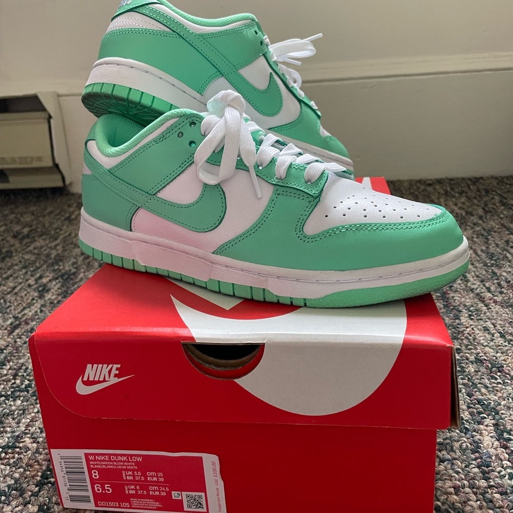 Nike Dunk Low Sneaker Women’s Green Glow Size 8